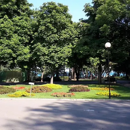 Flora 1 Apartment Burgas City