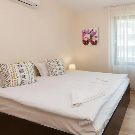 Flora 1 * בורגאס