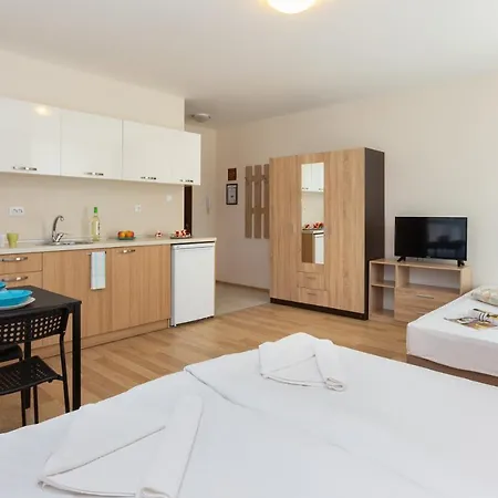 Flora 1 בורגאס