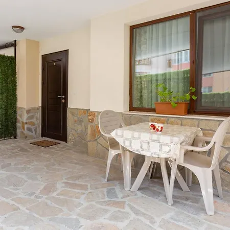 Flora 1 בורגאס