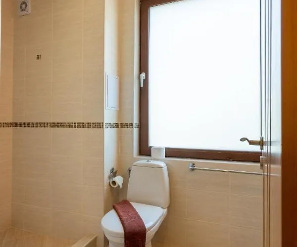 Apartamento Flora 1 *