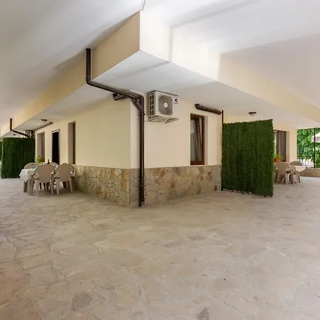 Flora 1 Апартаменты *