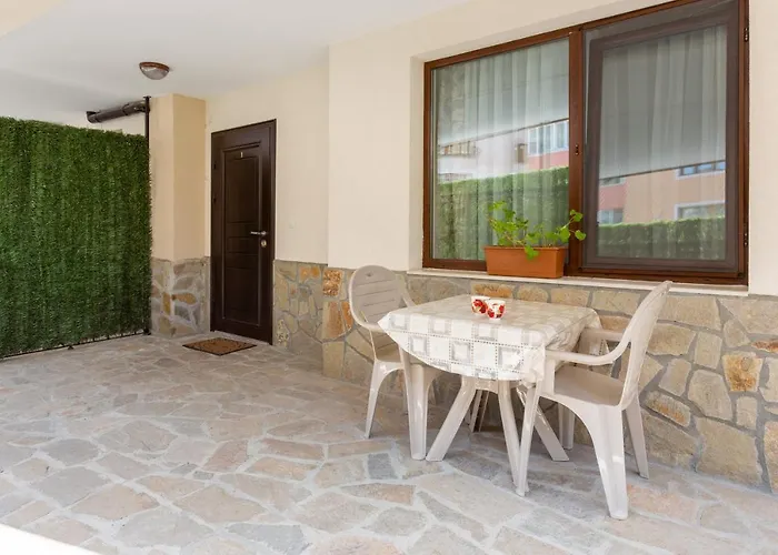 Flora 1 بورغاس